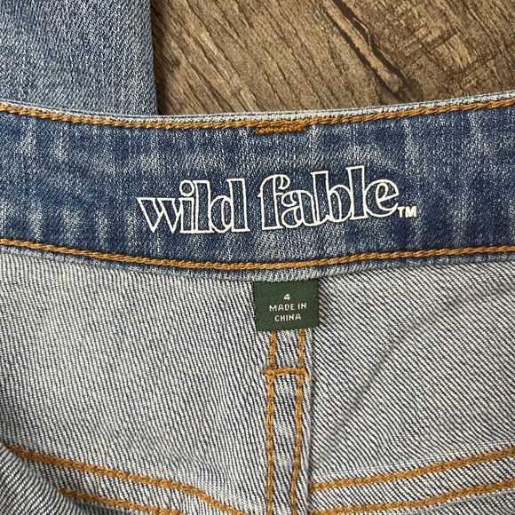 Wild Fable Distressed High Rise Mom Jeans Pants Denim ((size 4)) - Picture 7 of 9
